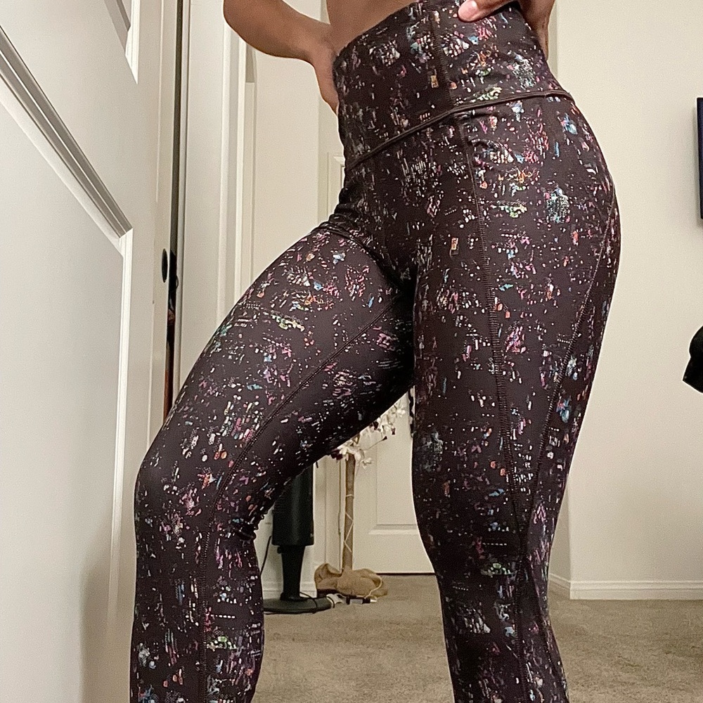 ATHLETA! Lightening City Lights Capri